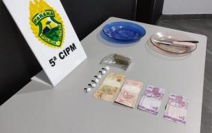 Denúncia auxilia PM a apreender maconha e cocaína e encaminhar suspeito de tráfico, em Cianorte (PR)