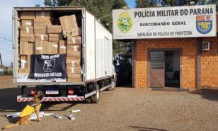 Caminhão carregado com 400 caixas de cigarros contrabandeados é apreendido pelo BPFron no Oeste do estado