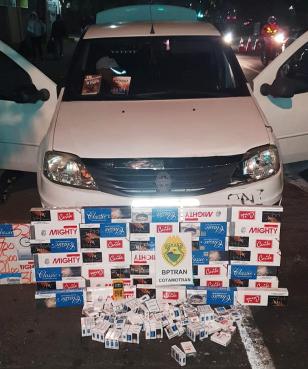 BPTran apreende carro equipado com sirene e giroflex carregado com cigarros contrabandeados em Curitiba