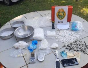 Policiais militares do BPEC apreendem drogas durante abordagem em Ibiporã (PR)
