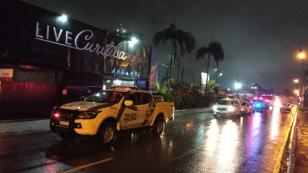 Fiscalização flagra irregularidades e cinco pontos comerciais são fechados em Curitiba