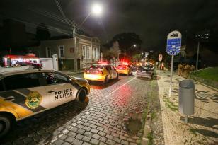Mais de 2,5 mil pessoas foram flagradas em aglomerações no final de semana em Curitiba