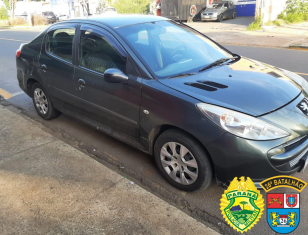 Homem tem carro apreendido e é preso por receptação em Telêmaco Borba, nos Campos Gerais