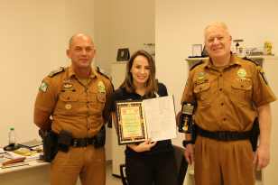 Juíza da Vara de Justiça Militar (VAJME) é condecorada com a medalha coronel Sarmento