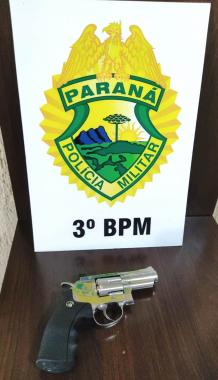Durante patrulhamento de rotina, PM apreende revólver de pressão furtado em Pato Branco, no interior do Paraná