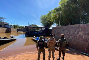 BPFRON e Polícia Federal apreendem quase uma tonelada de maconha em Guaíra (PR)