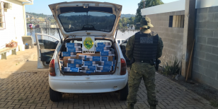Carro carregado com cigarros contrabandeados é apreendido pelo BPFRON em São Jorge do Oeste (PR)
