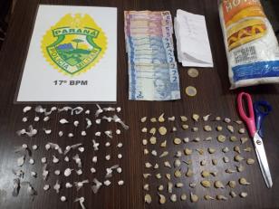 Na RMC, PM prende três homens e apreende 142 porções de crack e cocaína