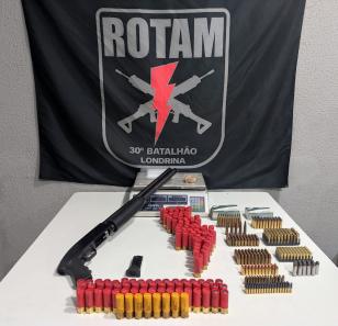 PM apreende arma e munições em Londrina. 