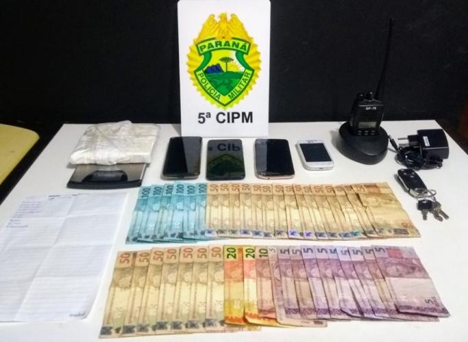 Em Cianorte (PR), quatro pessoas são presas pela PM em flagrante; cocaína e dinheiro são apreendidos