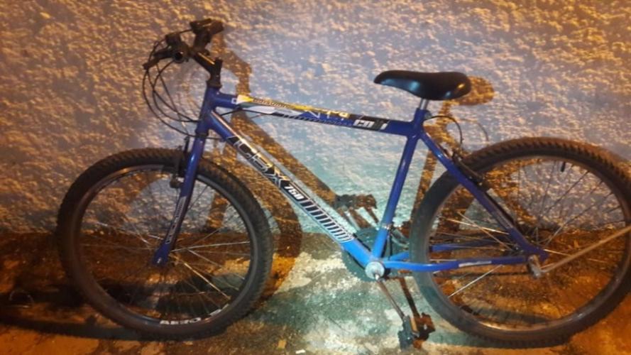 Quatro pessoas são presas pela PM e bicicleta é recuperada no Noroeste do estado