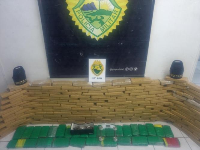 Envolvidos no tráfico de mais de 140 quilos de maconha são presos após abordagem na capital