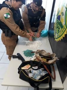 ROCAM apreende mais de mil pinos de cocaína e 640 pedras de crack em abordagem no bairro Prado Velho, em Curitiba