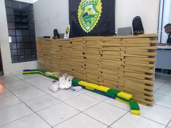 Mais de 350 quilos de maconha são apreendidos pela PM no Cajuru, em Curitiba