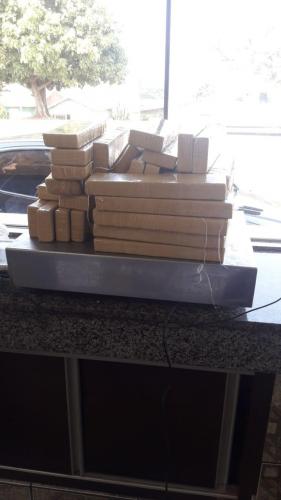 Mais de 31 quilos de maconha e meio quilo de crack, que tinha como destino o estado de São Paulo, são apreendidos pelo BPRv no Noroeste do estado