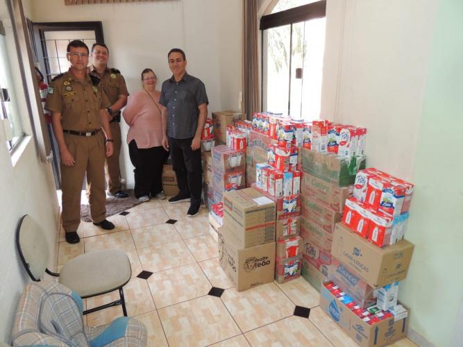 Música vira ferramenta para o alcance de necessitados em Campo Mourão (PR); população abraça causa e doa 800 caixas de leite