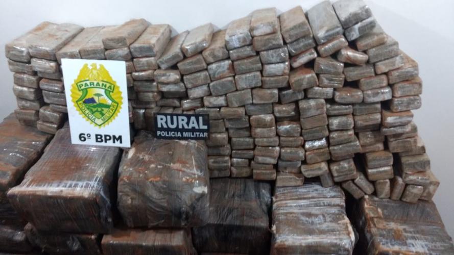 Mais de 680 quilos de maconha são apreendidos pela PM no Oeste do estado