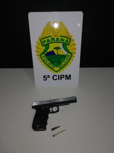 Homem é preso pela PM com simulacro de arma de fogo após ameaçar pessoas em Cianorte (PR)