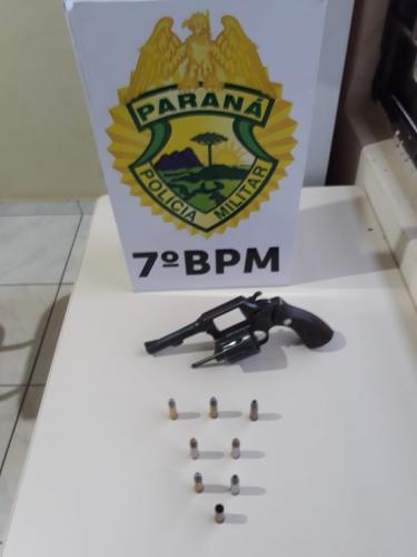 Operação contra o tráfico de drogas em Mariluz termina com dois presos e uma arma apreendida