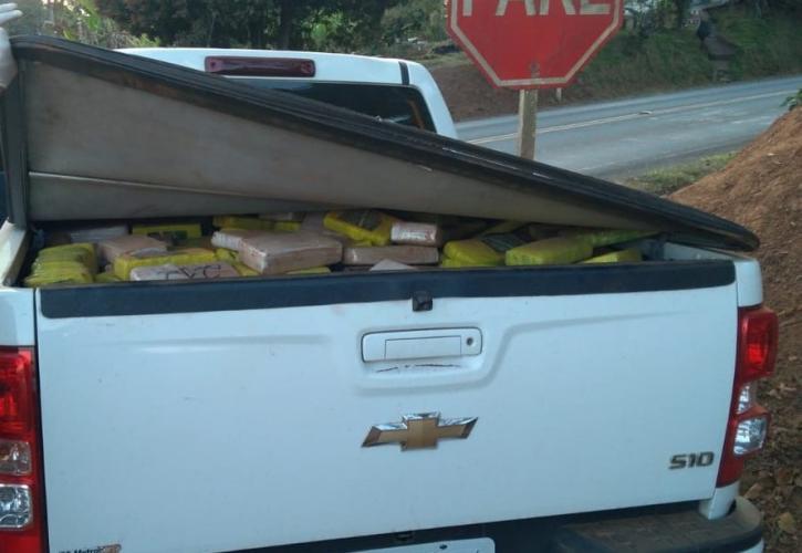 No Norte Pioneiro, PM apreende quase 900 quilos de maconha em caminhonete furtada