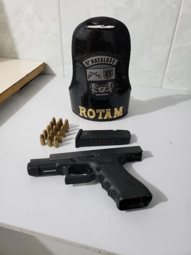 PM apreende maconha, arma e recupera motocicleta furtada em Londrina e Ibiporã, no Norte do estado