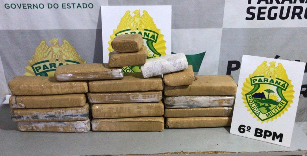 PM recupera motocicleta furtada e apreende mais de 15 quilos de maconha, em Cascavel (PR)