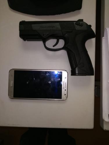 Policial do projeto Escola Segura apreende simulacro de arma de fogo dentro de colégio estadual em Colombo