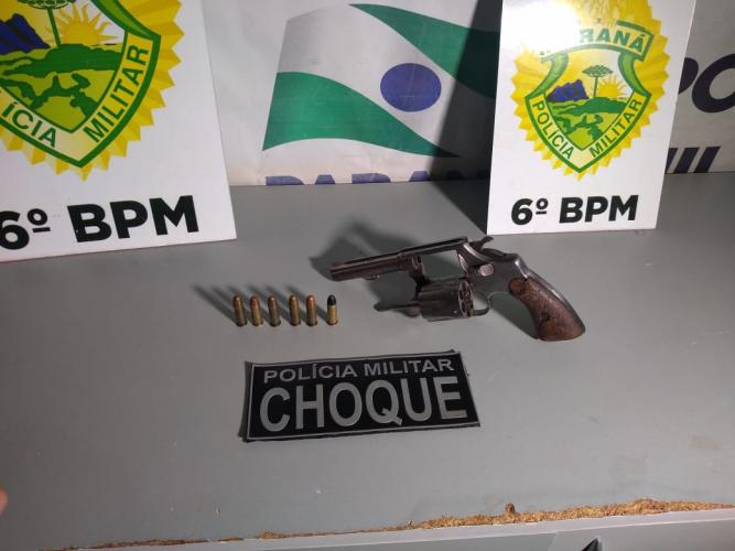 Pelotão de Choque prende homem acusado de ameaçar mulheres com um revólver durante uma festa em Cascavel (PR)