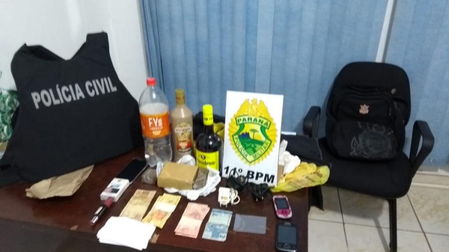Em ação conjunta, Polícias Militar e Civil apreendem meio quilo de maconha e celulares que seriam arremessados para dentro da cadeia em Engenheiro Beltrão, no Noroeste do Estado