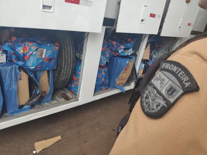 BPFron e Receita Federal apreendem cigarros contrabandeados em Santa Tereza do Oeste (PR)