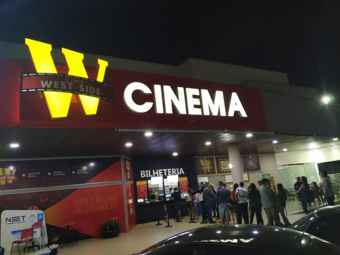 PM do 6° Batalhão faz sessão de filme em comemoração ao dia das crianças, em Cascavel (PR)