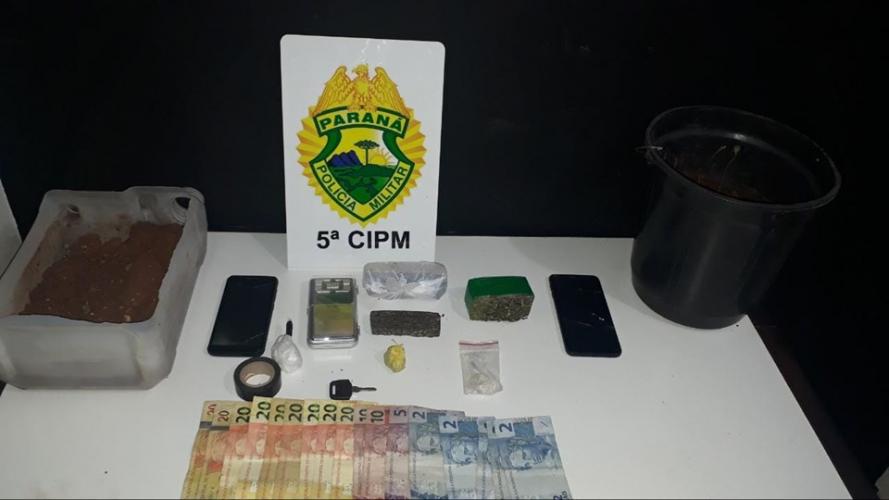 Rapazes envolvidos no tráfico de drogas são presos pela PM em Cianorte (PR)