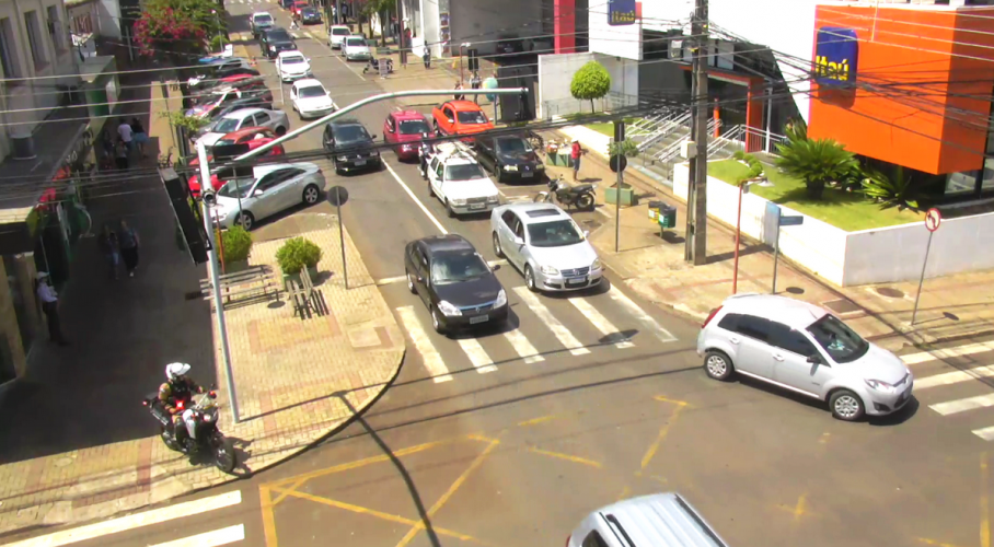 Polícia Militar realiza operação de fiscalização de trânsito no centro de Pato Branco (PR)