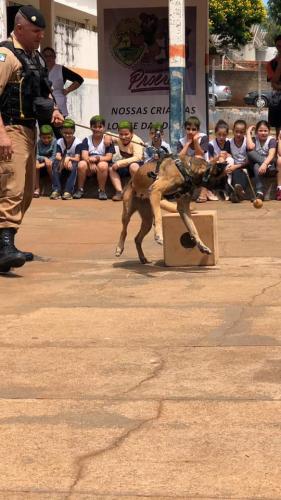 Policiais militares de Ribeirão do Pinhal (PR) realiza evento em comemoração ao Dia das Crianças
