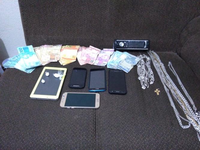 Durante patrulhamento, PM prende quatro e apreende drogas e dinheiro no Centro-Norte do estado