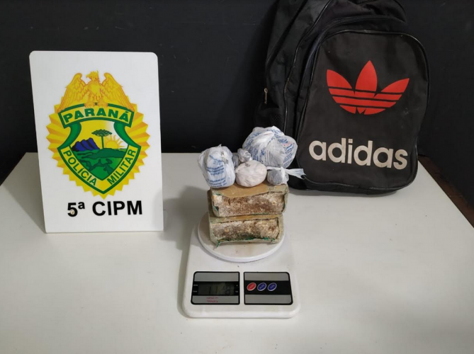 Repasse de drogas é desmantelado pela PM em Cianorte (PR); rapaz é preso com quase um quilo de crack