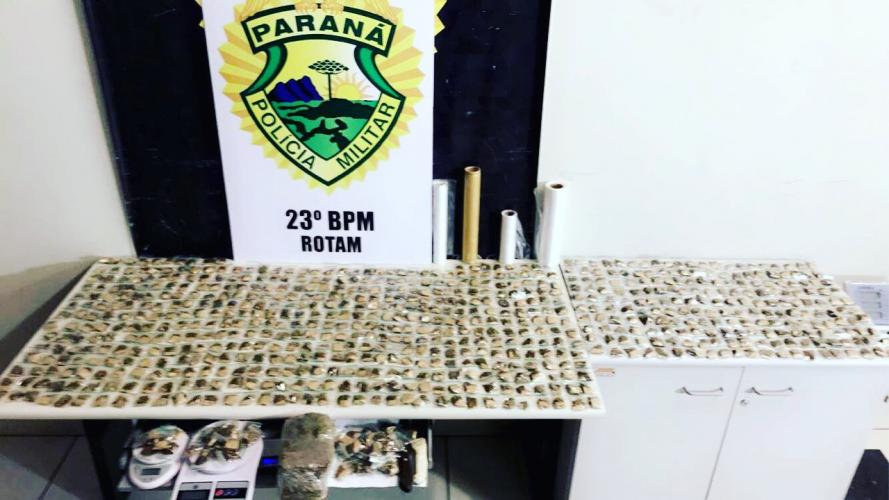PM apreende mais de 700 porções de maconha prontas para a venda na CIC, em Curitiba