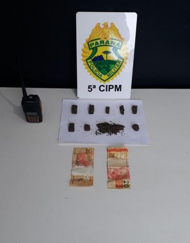 PM apreende drogas, rádio comunicador e encaminha homem por tráfico de drogas em Cianorte, no Noroeste do estado