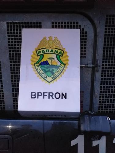 Motorista de ônibus que transportava produtos sem a autorização legal é preso pela PM após abordagem em Foz do Iguaçu (PR)