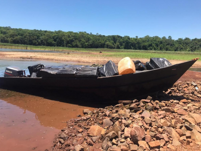 BPFron apreende cigarros em embarcação no Oeste do estado