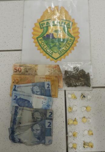 Dupla envolvida com o tráfico de drogas é encaminhada pela PM em Guaratuba (PR)