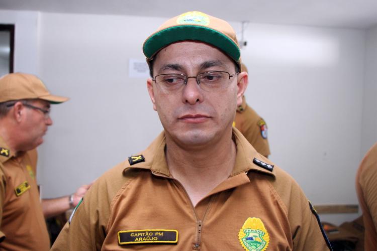 Policiais militares promovidos recebem novas divisas em Matinhos (PR)