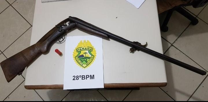 Após ameaçar familiares, homem é preso pela PM portando uma espingarda no Sudeste do estado