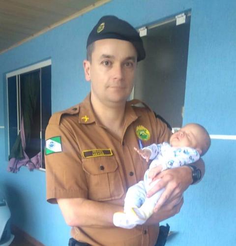 Policial Militar salva vida de bebê de 39 dias engasgado em Colombo, na Região Metropolitana de Curitiba