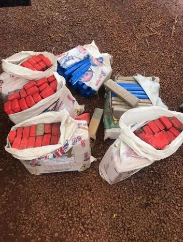 Posto policial rodoviário de Cascavel (PR), aprende veículo transportando 137 quilos de maconha