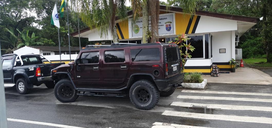 Policiais rodoviários apreendem carro com R$ 23 mil em débitos durante fiscalização em Pontal do Paraná (PR)