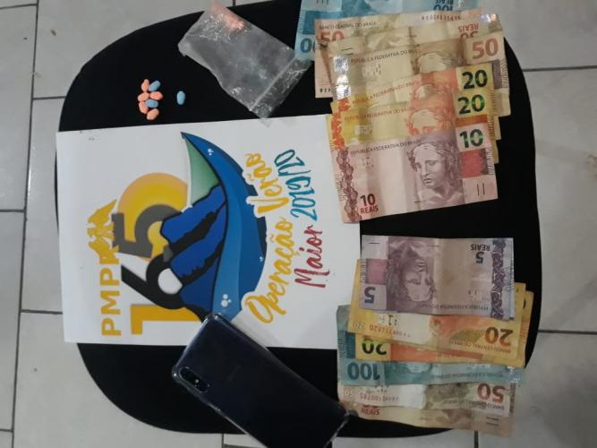 PM encaminha dois rapazes e apreende droga e dinheiro em Pontal do Paraná (PR)