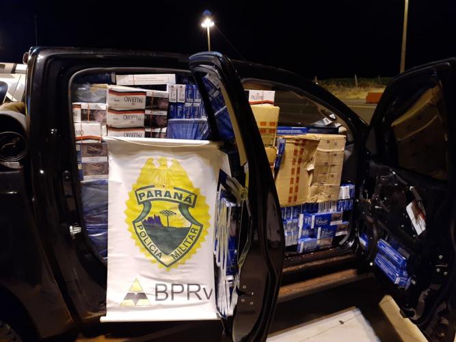 Cerca de 20 mil maços de cigarros contrabandeados são apreendidos pela Polícia Rodoviária, em Cascavel (PR)