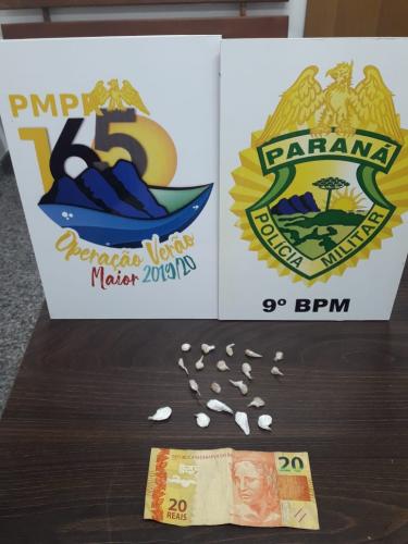 Em Matinhos (PR), PM prende homem e apreende porções de crack e cocaína