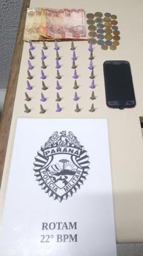 Mulher é presa com mais de 30 pinos de cocaína e dinheiro em Colombo, na RMC